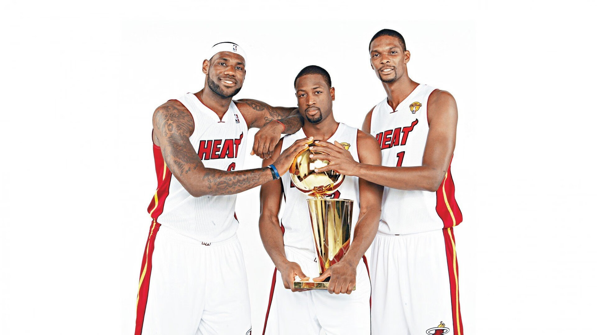 开云体育移动版-他的“钢铁防线”在与勇士的比赛中屡次锁死对方外围，助球队稳住局势！