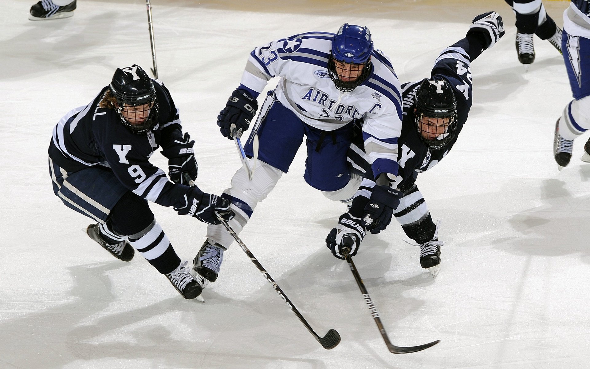 开云体育登入-在对火箭的比赛中，库里创造了NBA历史：单场投中13个三分球，刷新纪录！